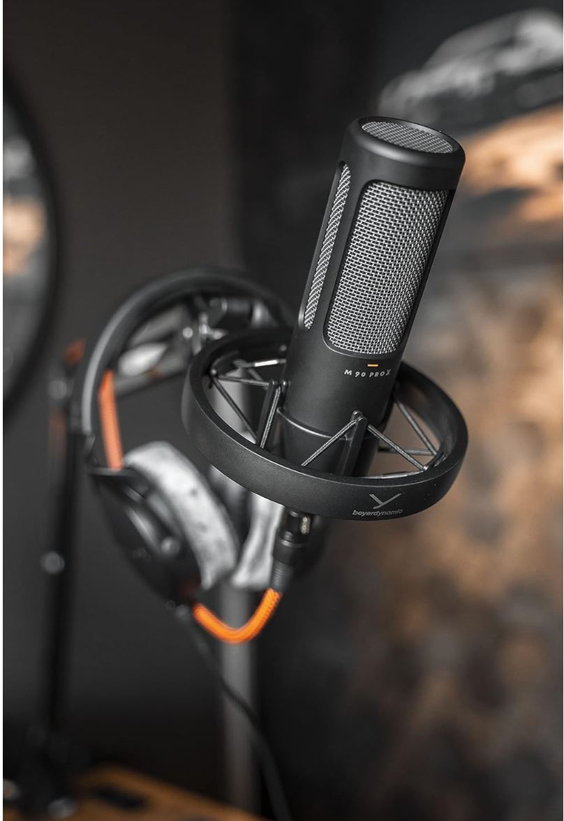Beyerdynamic M 90 Pro X – Microphone à Condensateur Studio XLR – Filtre Anti-Pop + Suspension Incluse – Enregistrement Maison, Projet ou Studio
